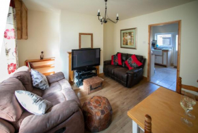 Charming terraced cottage close to Alton Towers